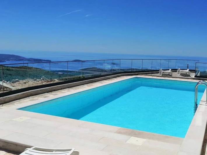 Location de vacances pour 16 personnes, avec piscine ainsi que jardin et terrasse en Bosnie