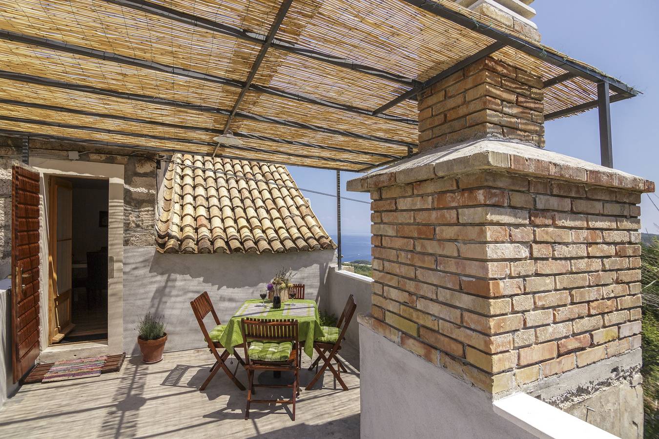 One bedroom house with terrace and sea view Oključna, Vis K-14875 in Komiza, Split-Dalmatia