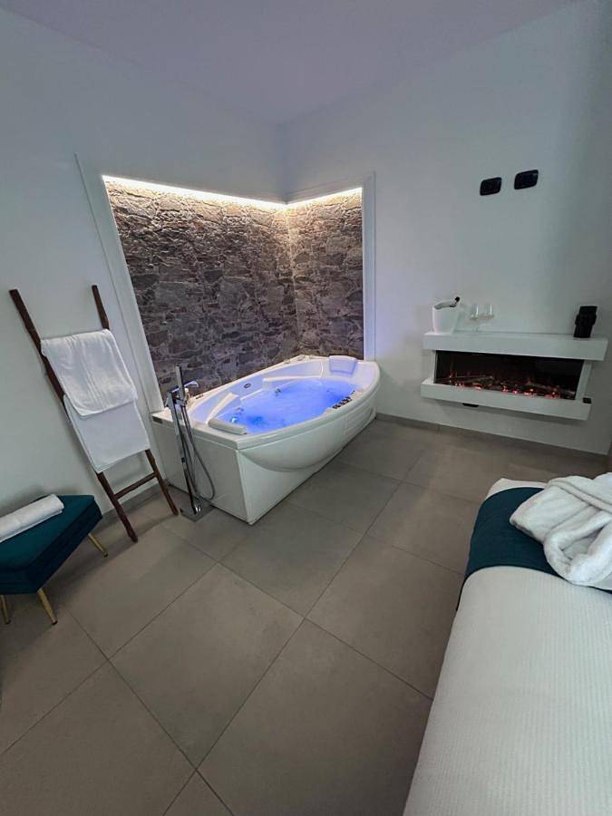 Ferienhaus für 4 Personen, mit Balkon und Whirlpool sowie Sauna und Ausblick in Omegna