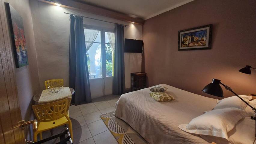 Chambre d’hôte pour 4 personnes, avec piscine ainsi que vue et jardin dans les Pyrénées-Orientales - 3