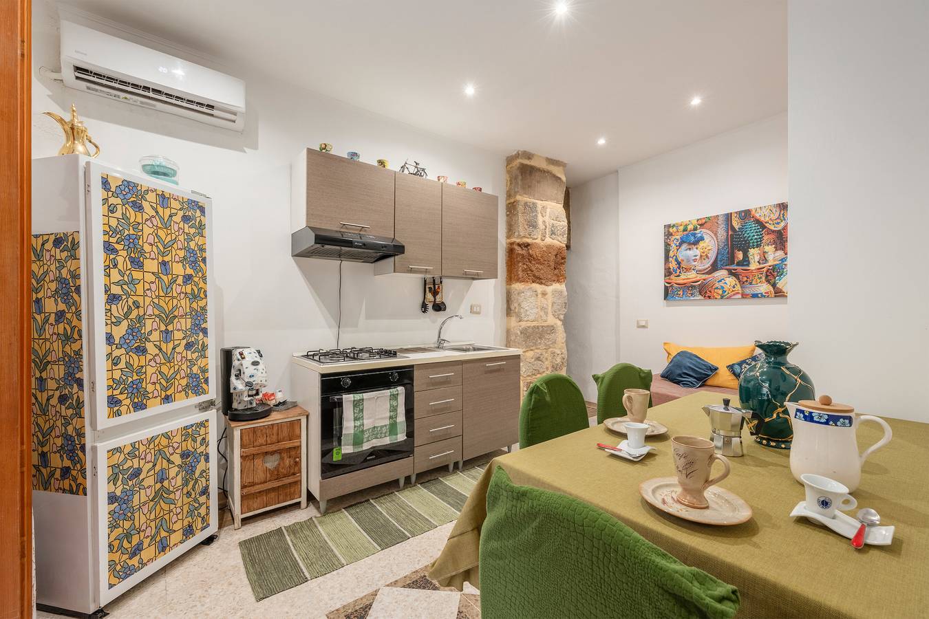 Estudio entero, Apartamento 'La Corte Di San Basilio' con Terraza Privada, Wi-Fi y Aire Acondicionado in Castellammare (Palermo), Palermo