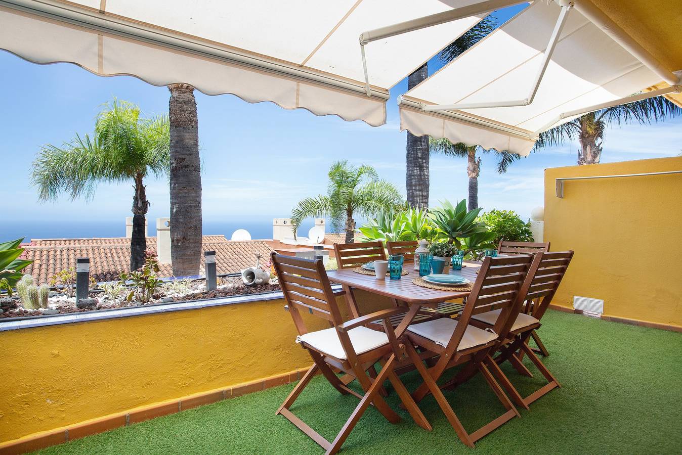 Appartement entier, Appartement de vacances 'Casa Ana' avec vue sur la mer, piscine partagée et Wi-Fi in La Quinta, Santa Úrsula