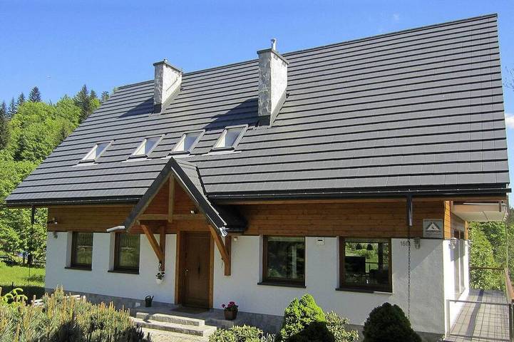 Villa for 8 people, with yard and balcony as well as sauna and pool, with pets in Poland