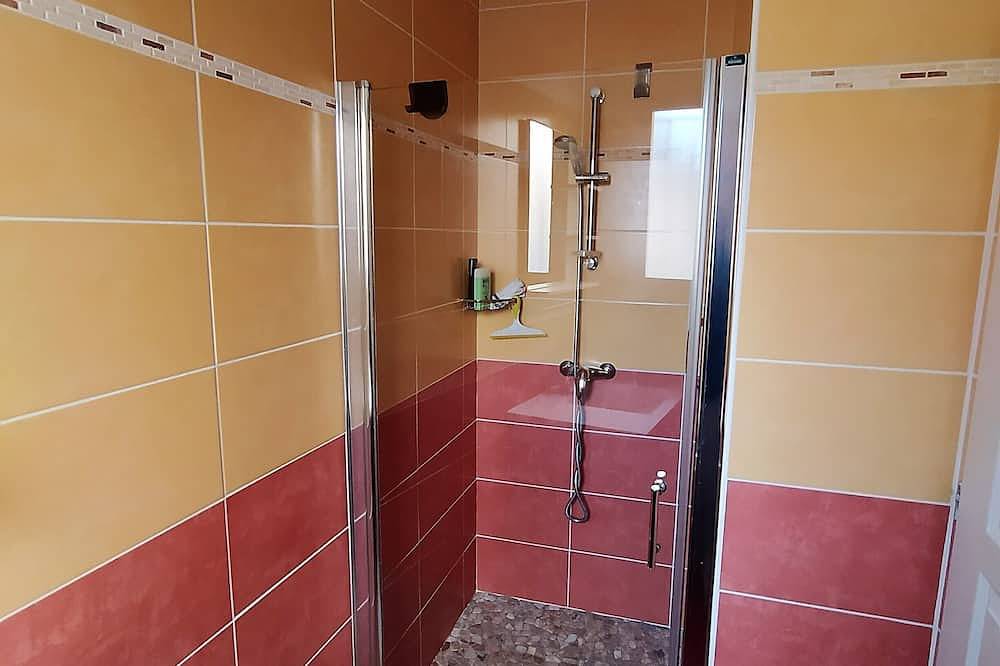 Ganze Wohnung, Appartement en Rez-de-jardin en Campagne Mais à 300m des Commerces in Vaison-la-Romaine, Parc naturel régional du Mont-Ventoux