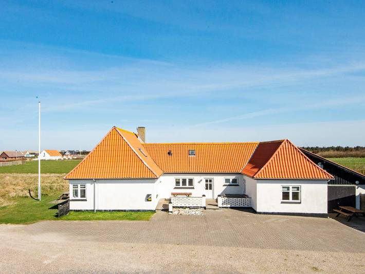 Ferieudlejning for 17 personer, med Terrasse og Sauna i Vrist