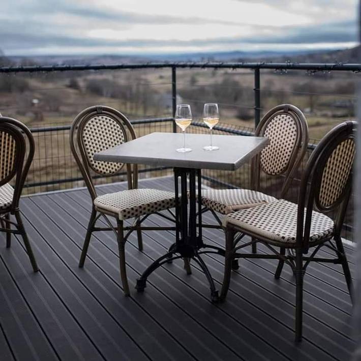 Location de vacances pour 10 personnes, avec jardin ainsi que vue et terrasse, animaux acceptés dans station de ski du Laguiole - Le Bouyssou - 3