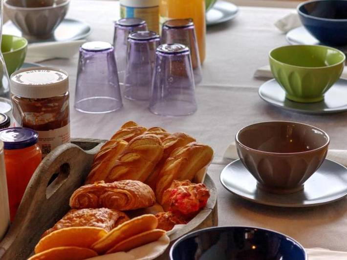 Location de vacances pour 14 personnes, avec terrasse ainsi que piscine et jardin à Pommiers (Loire) - 4