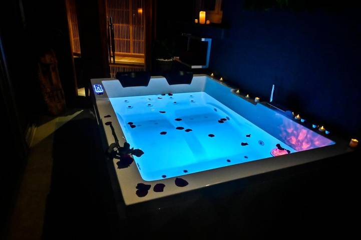 Cottage pour 2 personnes, avec jardin ainsi que jacuzzi et sauna à Passage