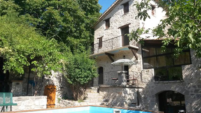 Chambre d’hôte pour 2 personnes, avec jardin à Entrevaux