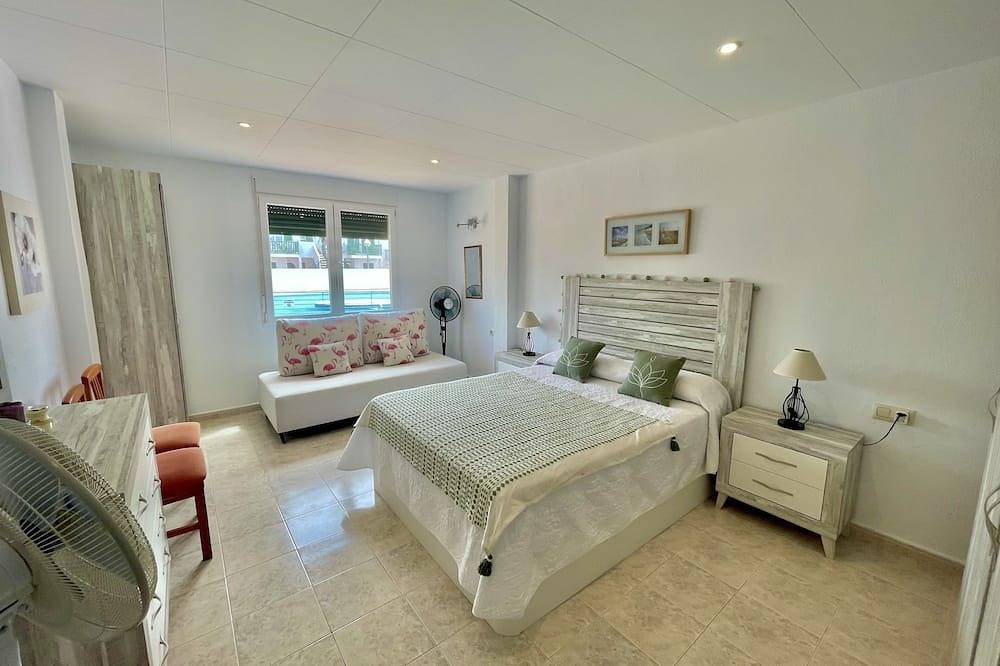 Apartamento entero, La Vall - Apartamento en planta baja con piscina in Cala Blanes, Ciudadela