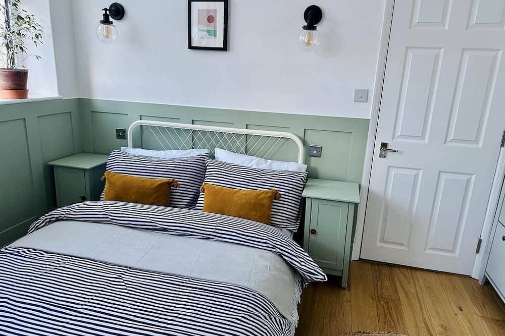 Entire apartment, Seashell - Central Location Apartment Pet friendly! in Folkestone, Kent