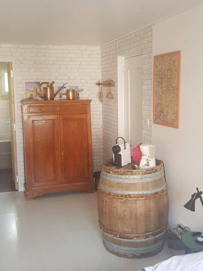 Gîte pour 2 personnes, avec jardin ainsi que vue et terrasse à Fleurie - 3