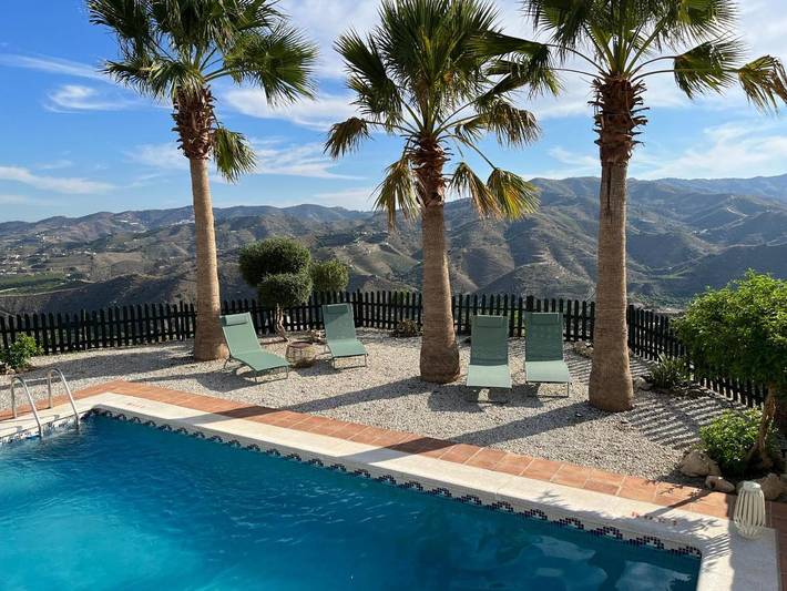 Ferienhaus für 6 Personen, mit Balkon und Terrasse sowie Garten und Pool
