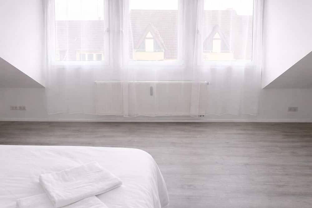 Geheel appartement, Living on the Rhine: Central, spacious & by the cathedral! in Keulen, Rijnland