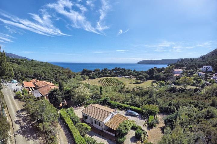 Appartamento intero, Casa Vacanze "Il Giardino Nel Sole Trilo" con aria condizionata, giardino e terrazza in Norsi, Capoliveri