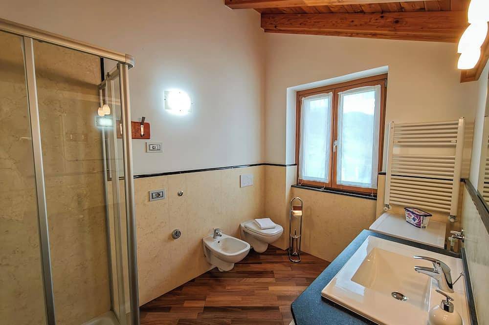 Ganze Wohnung, Torretta Ferienwohnung mit Dachterrasse in Stazzona, Stazzona und Umgebung