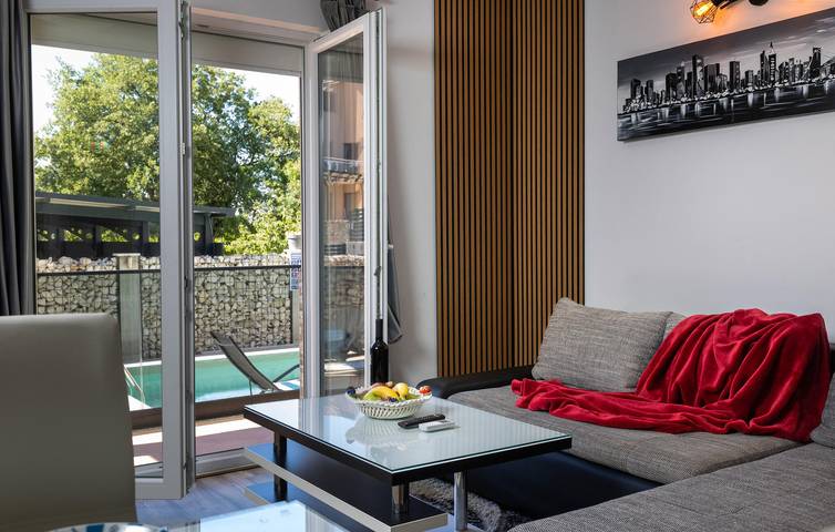 Geräumige 135 m² große Ferienwohnung mit Terrasse in Rovinjsko Selo, WLAN & Parkplatz in Rovinjsko Selo, Rovinj