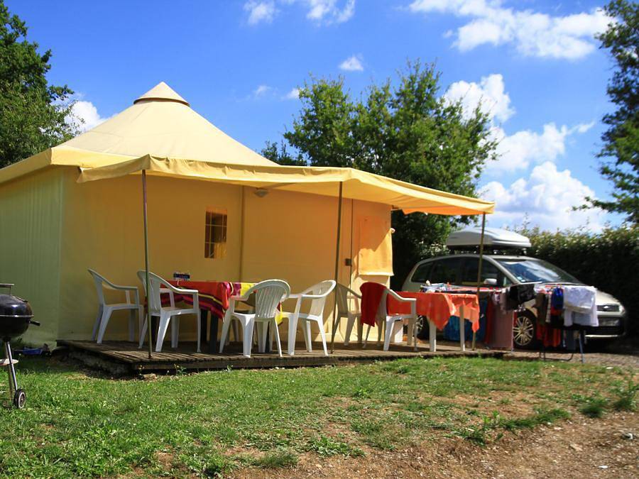 Camping Lac de Bonnefon - Bungalow toilé 5 personnes - Standard 25 m² (2 chambres) avec sanitaires in Naucelle, Aveyron