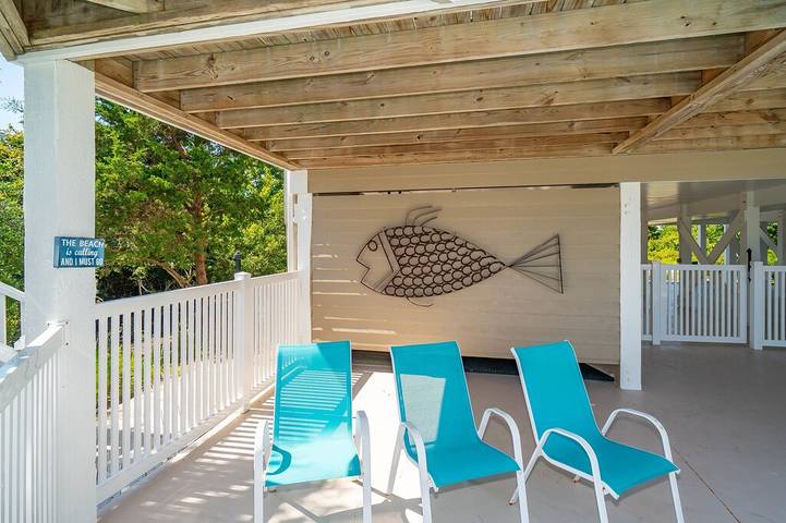 Vacation rental for 11 people, with pool and balcony in Holden Beach