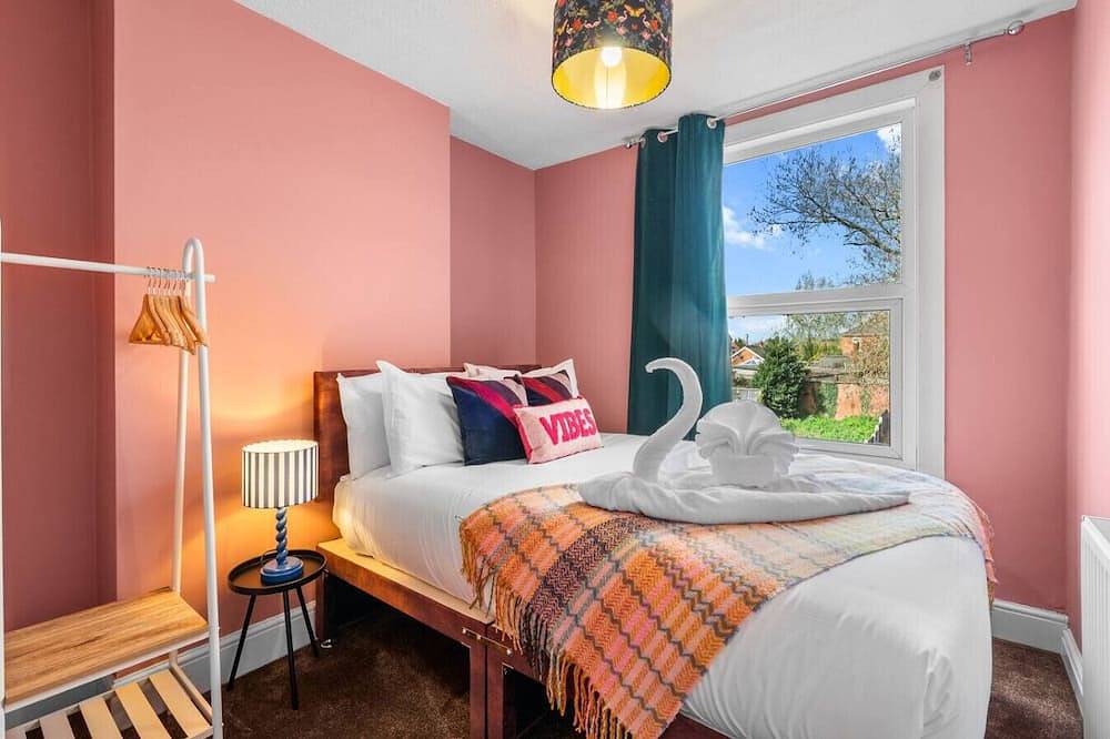 Stylish 3Br Victorian House | Garden, Bbq, Parking in Worcester, Worcestershire