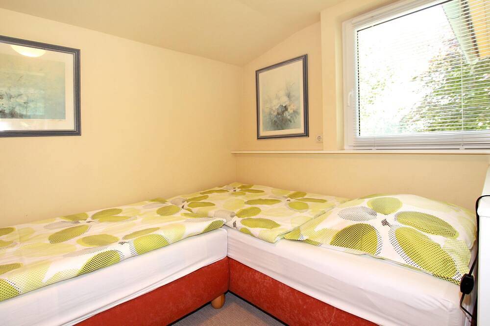 Ferienhaus in Berlin ruhige verkehrsgünstige Stadtrandlage S-U-Bahn in Hönow, Hoppegarten