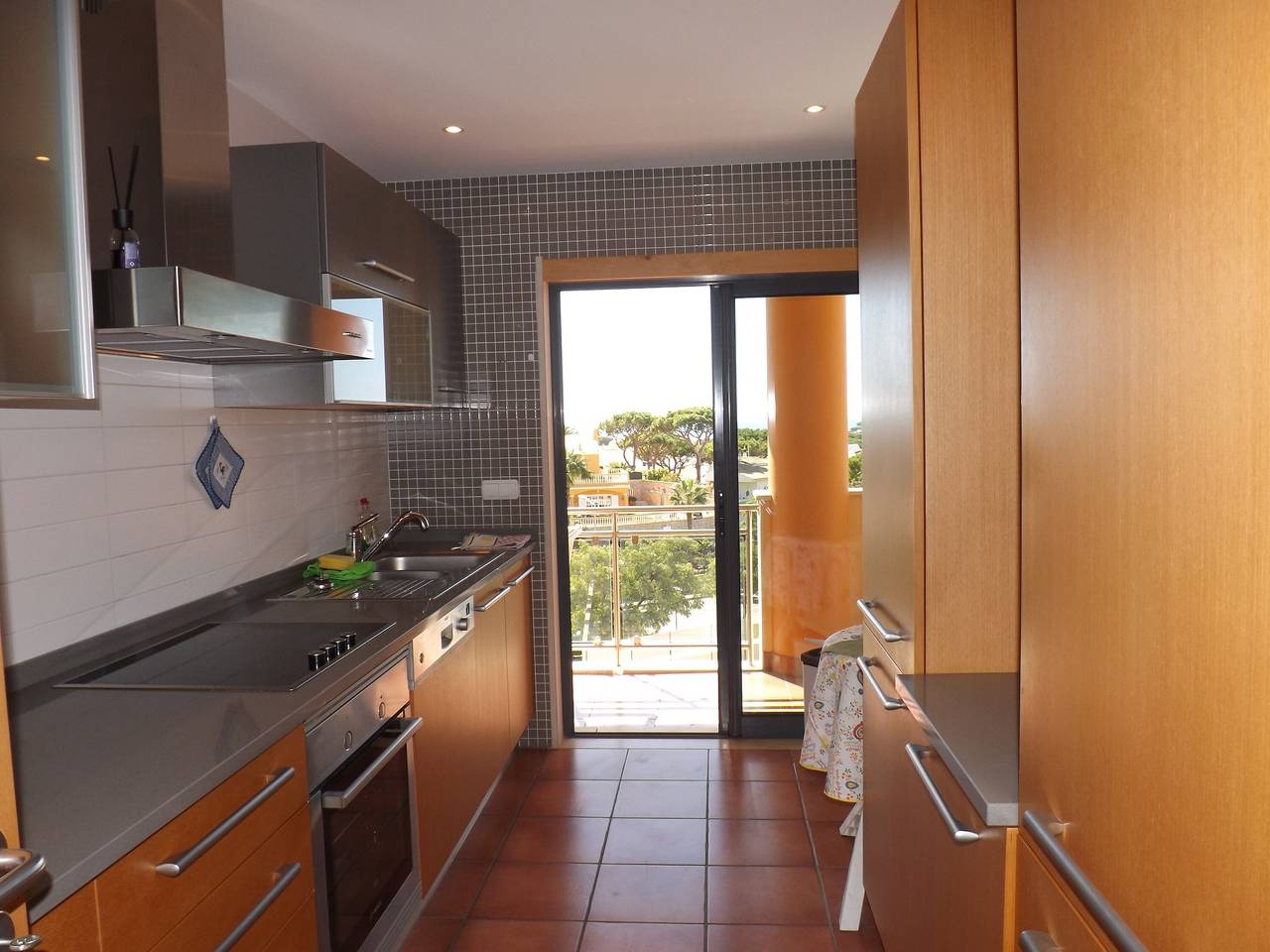 Apartamento inteiro, Apartamento 'Charming Ocean View' com Vista Mar, Wi-Fi e Ar Condicionado in Albufeira, Distrito de Faro