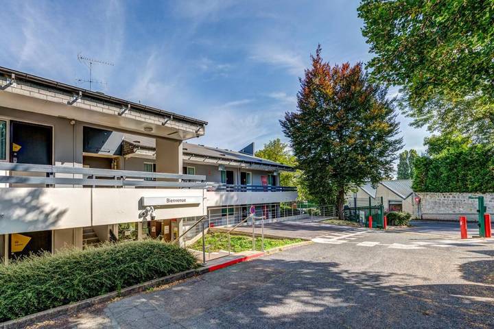 Hôtel pour 2 personnes, adapté aux familles à Louveciennes - 2