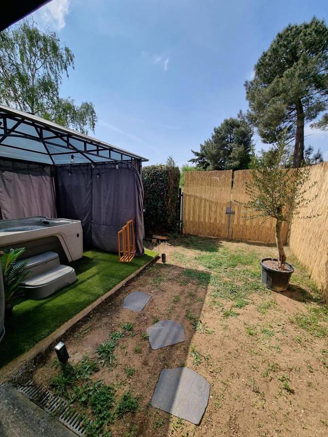 Location de vacances pour 4 personnes, avec jardin ainsi que terrasse et jacuzzi à Mulsanne - 2