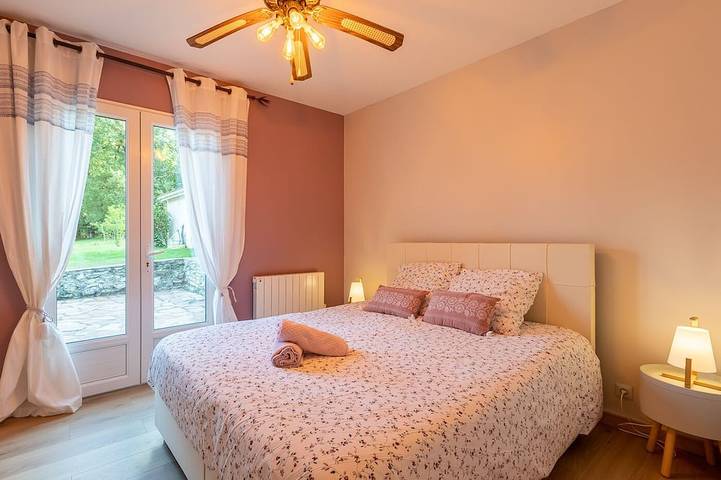 Location de vacances pour 8 personnes, avec terrasse et jardin à Anglars-Nozac - 2