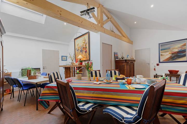 Chambre d’hôtes Sous le Pin « Chambre 3 » avec terrasse partagée, Wi-Fi et climatisation ! in Olonne-sur-Mer, Les Sables-d'Olonne