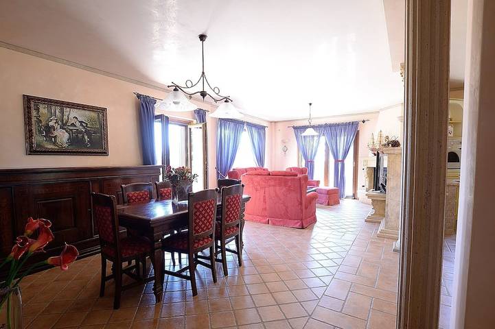 Exclusive villa very close to the station for Rome and Pompei in Genzano di Roma, Provincia di Roma