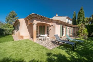 Location de vacances pour 6 personnes, avec jardin et terrasse à La Motte