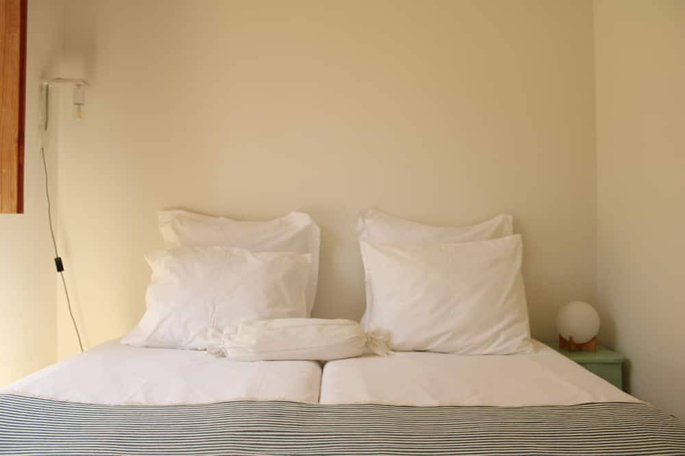 Antigua Escuela ahora usada para turismo in Melides, Costa Alentejana