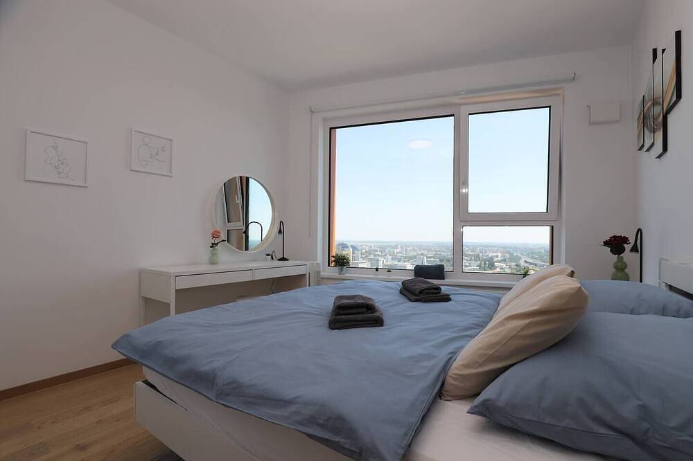 Ganze Wohnung, View of the city from the 30th floor, parking included in the price in Bratislava, Bratislava und Umgebung