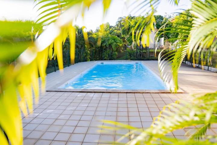 Appartement de vacances pour 6 personnes, avec piscine et jardin