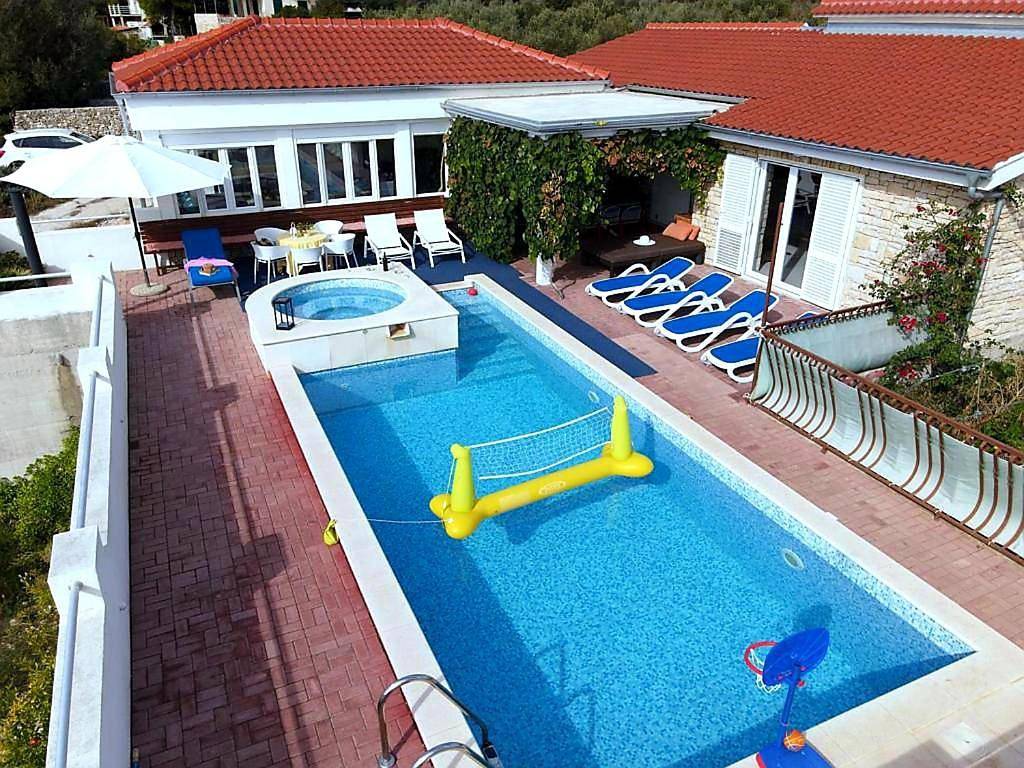Villa Lucia with private pool and a whirlpool in Mala Srebrna, Rukavac