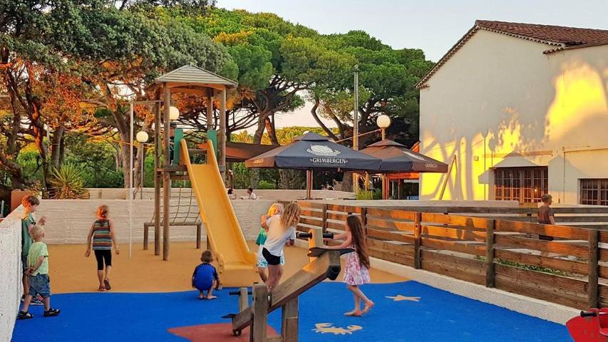 Camping pour 4 personnes, avec jardin et terrasse, animaux acceptés à Giens - 4