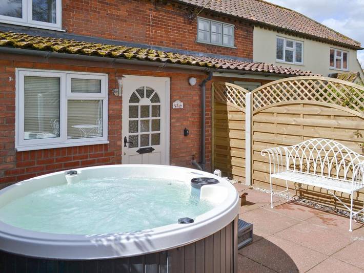 Holiday rental for 4 people, with Hot tub and Garden in Stiffkey
