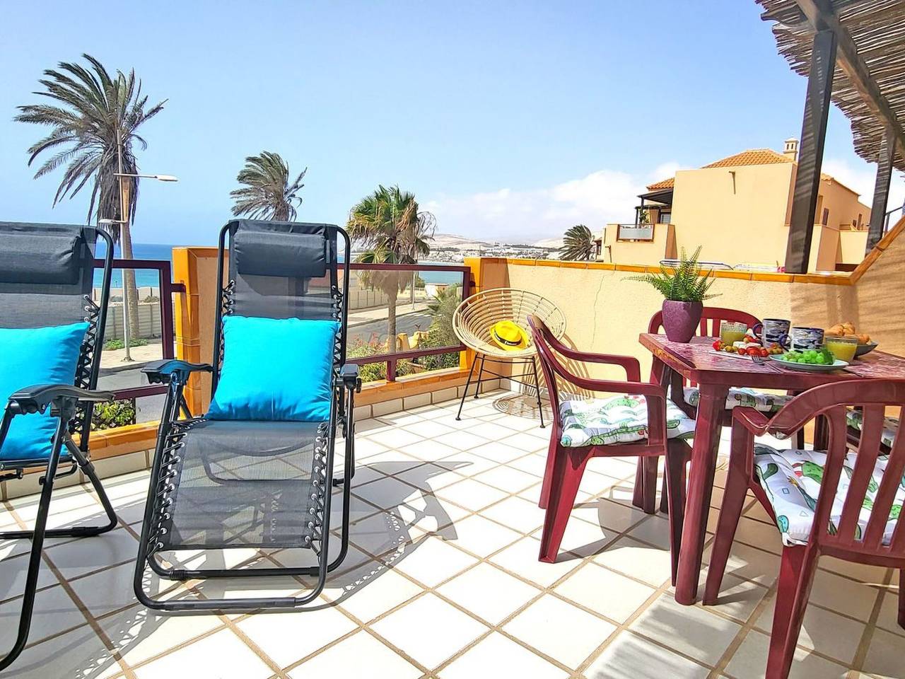 Entire apartment, Schöne Ferienwohnung mit Terrasse und Meerblick in Costa Calma, Südliche Bucht Costa Calma