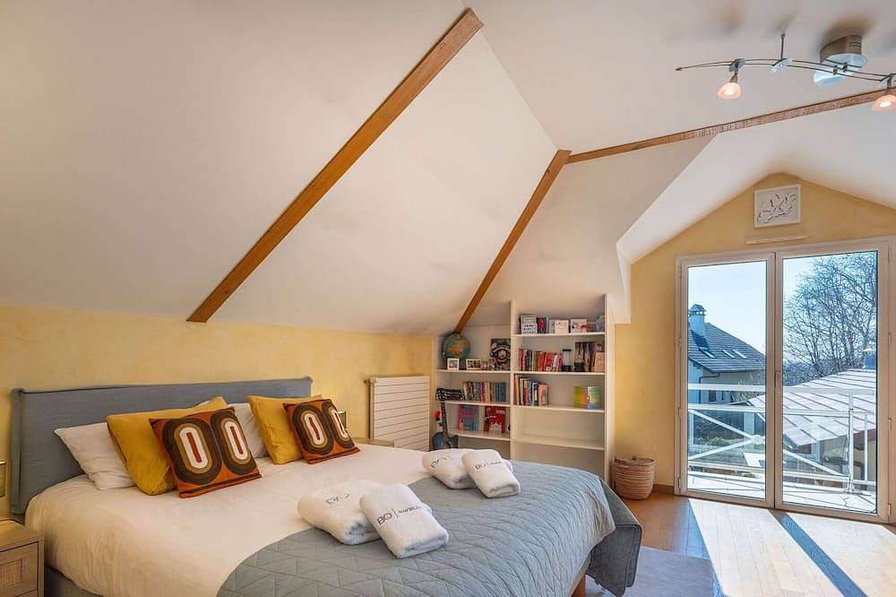 Family villa at lake Annecy, pool  et  nature in Pringy, Región de Annecy