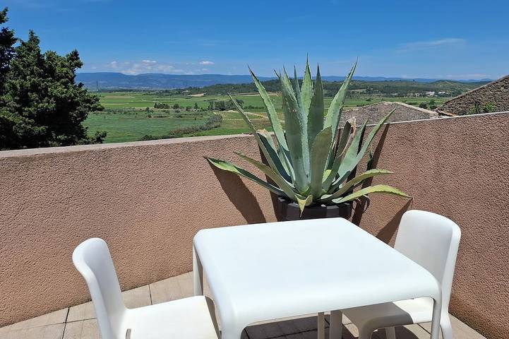 Location de vacances pour 4 personnes, avec terrasse à Escales