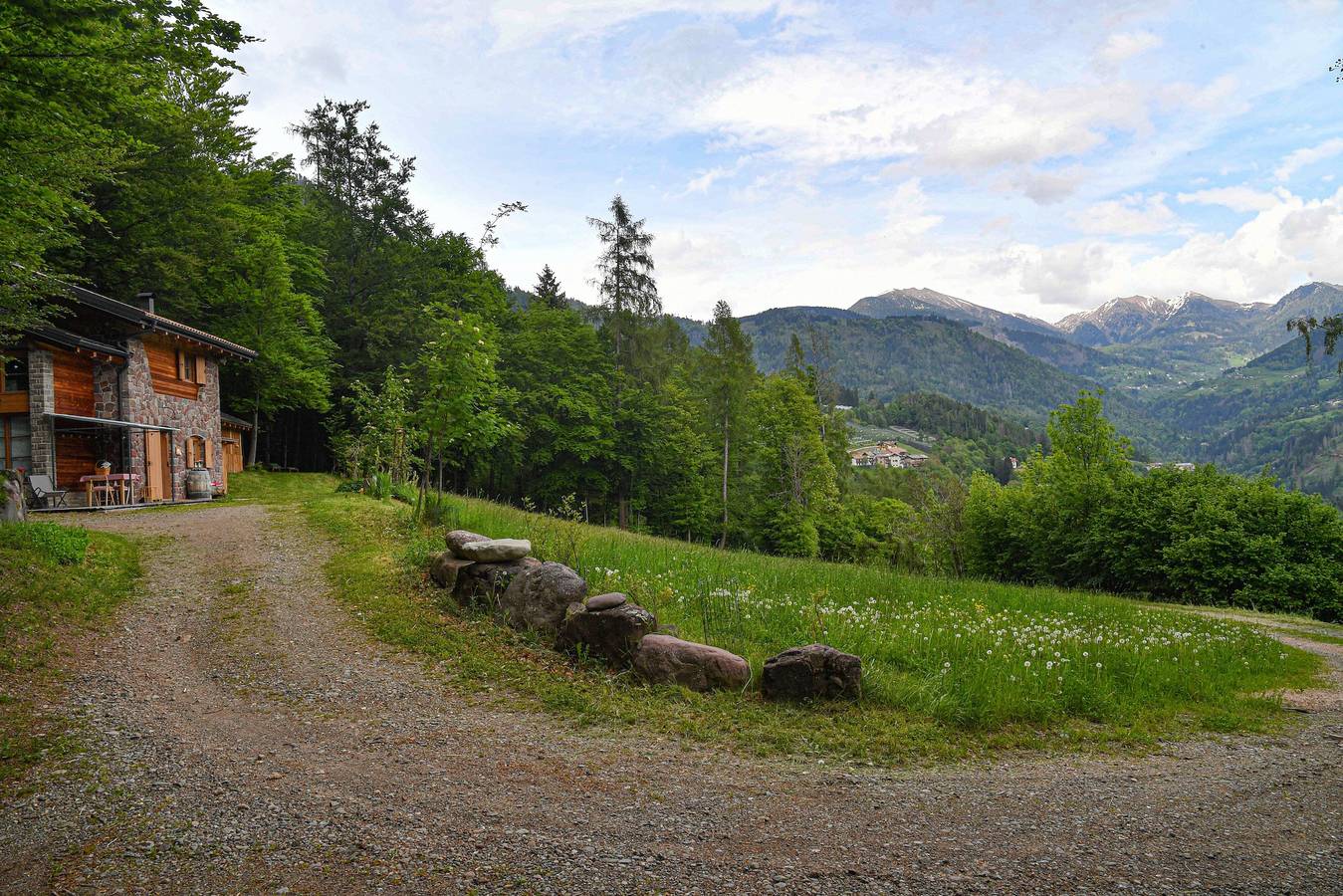 Chalet 'Baita Al Rossat' met bergzicht, tuin en wifi, foto 8