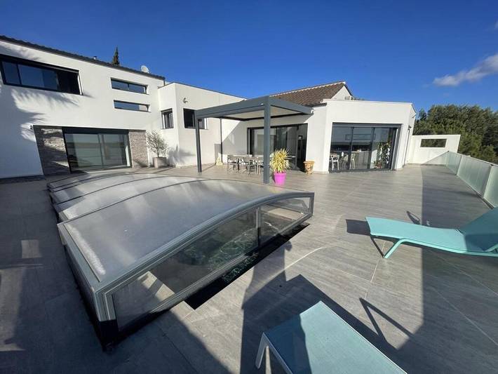 Location de vacances pour 8 personnes, avec terrasse et jardin ainsi que piscine et vue à Poussan - 2
