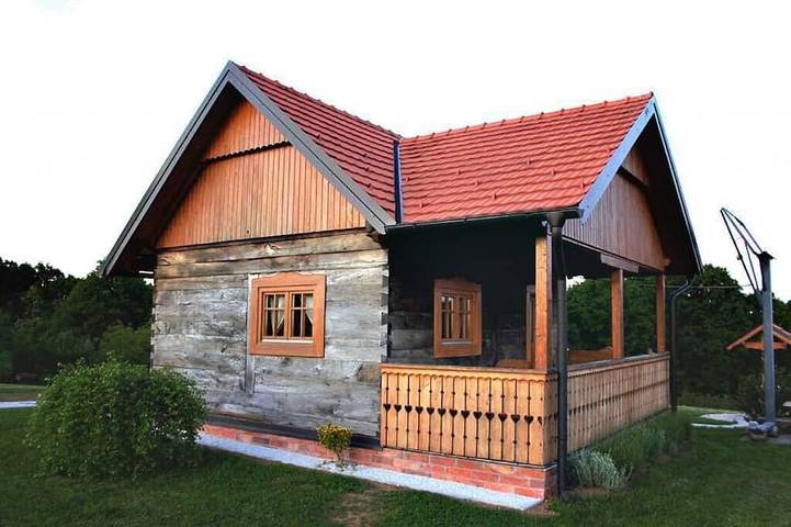 Gîte pour 4 personnes, avec jacuzzi et jardin ainsi que balcon et sauna en Croatie