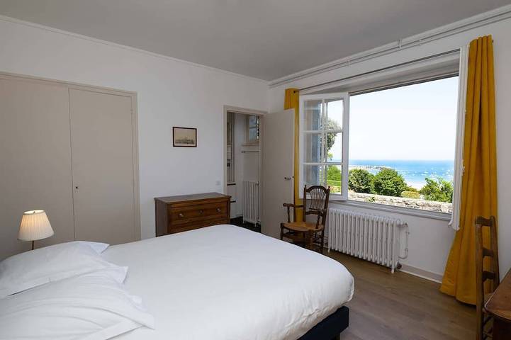 Villa rénovée dans parc, très grande vue mer, à 5 minutes  à pied de la plage in Saint-Cast-le-Guildo, Région de Dinan