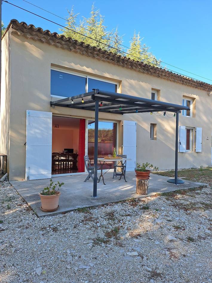 Holiday home 'Gîte Les Piboules' with Mountain View, Wi-Fi and Air Conditioning in Caseneuve, Parc naturel régional du Luberon