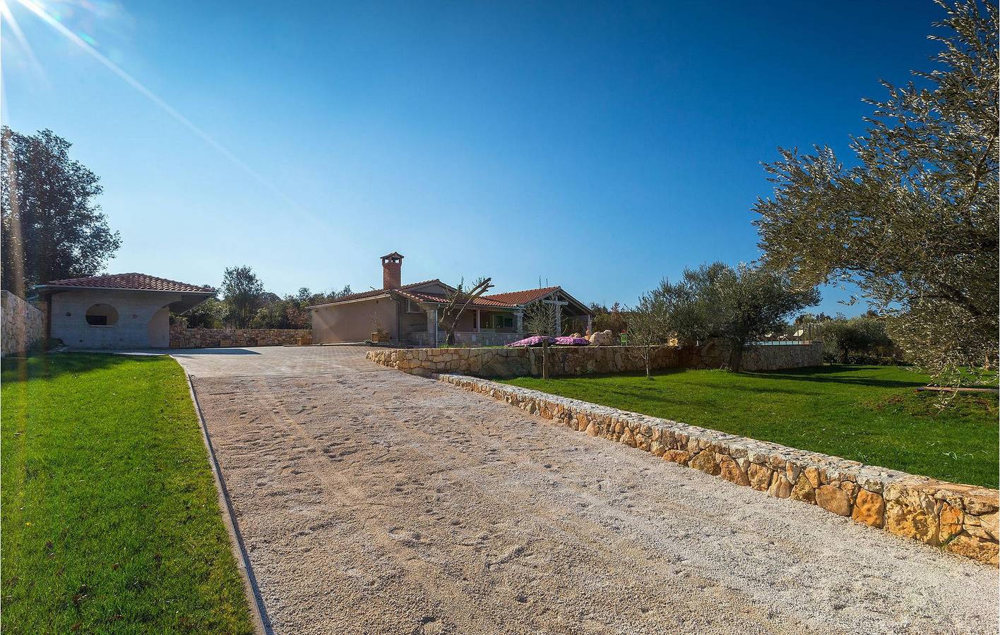 Spacieux appartement de 2 chambres avec piscine, Wi-Fi et parking, à 2,5 km de la plage d'Amarin in Rovinj, Région de Rovinj