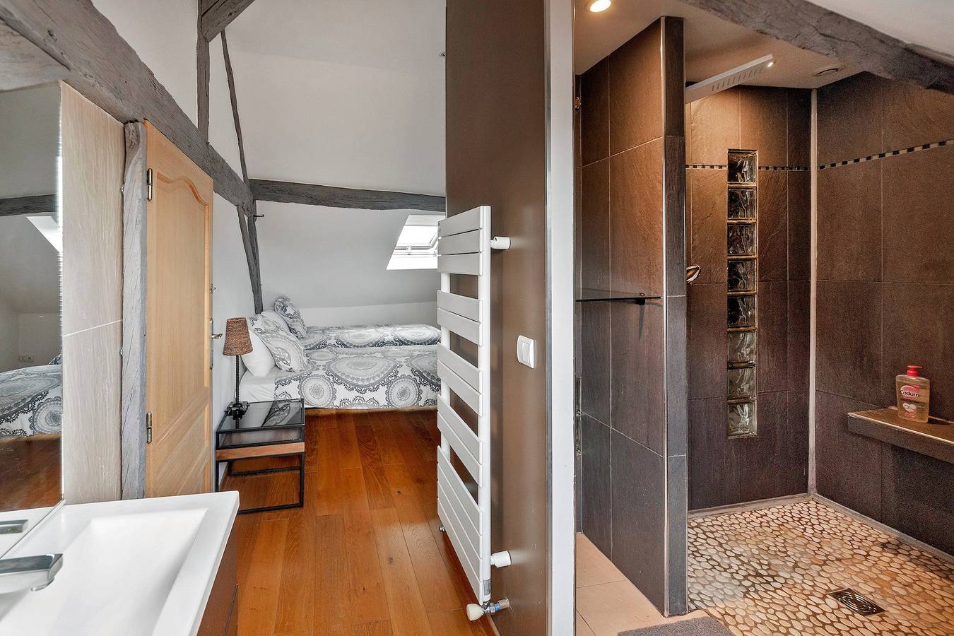 Appartement entier, Gîte du Clocher - Appt 6p avec terrasse in Réau, Seine-et-Marne