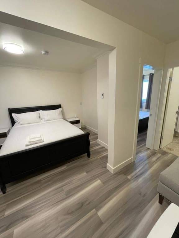 Deluxe Queen Suite in Awe-Inspiring Radium in Kootenay-Nationalpark