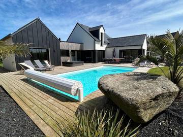 Location de vacances pour 4 personnes, avec jacuzzi ainsi que piscine et jardin à Brignogan-Plages